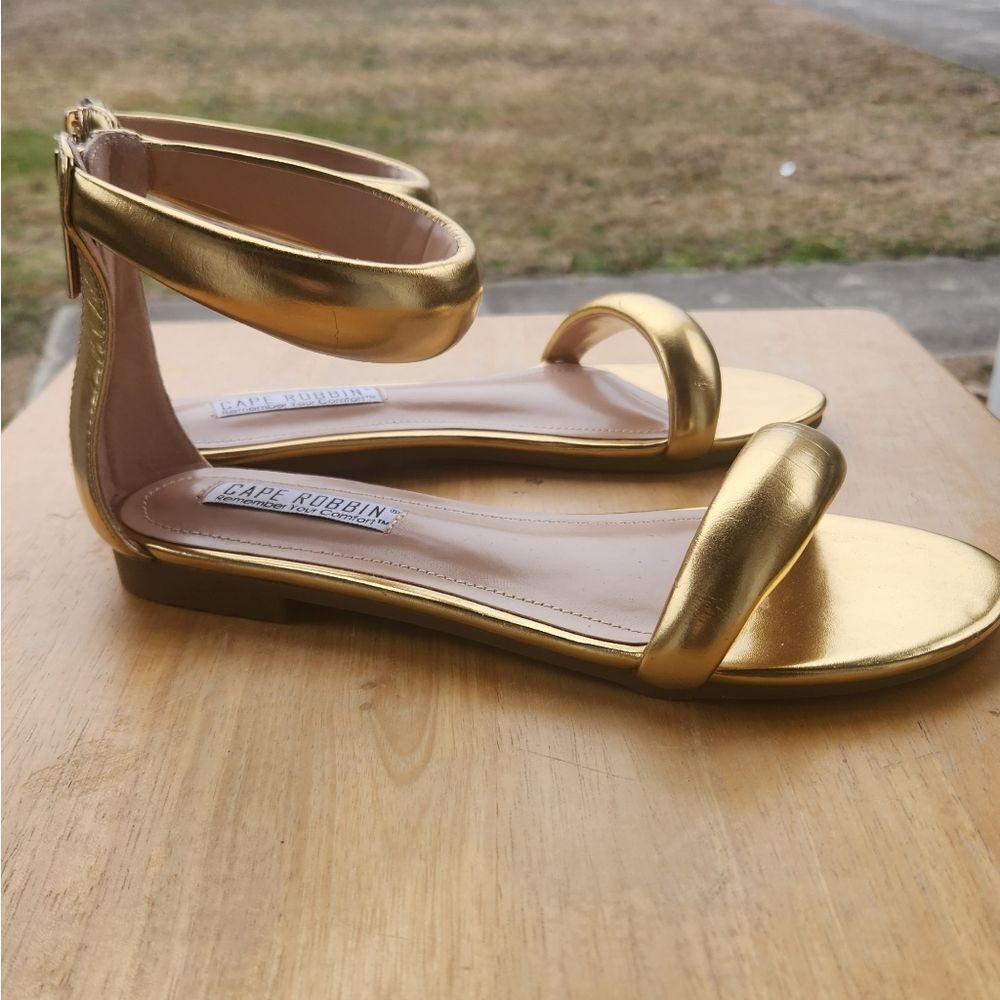 NWT CAPE ROBBIN GOLD BUBBLE ANKLE STRAP SANDAL SZ 6